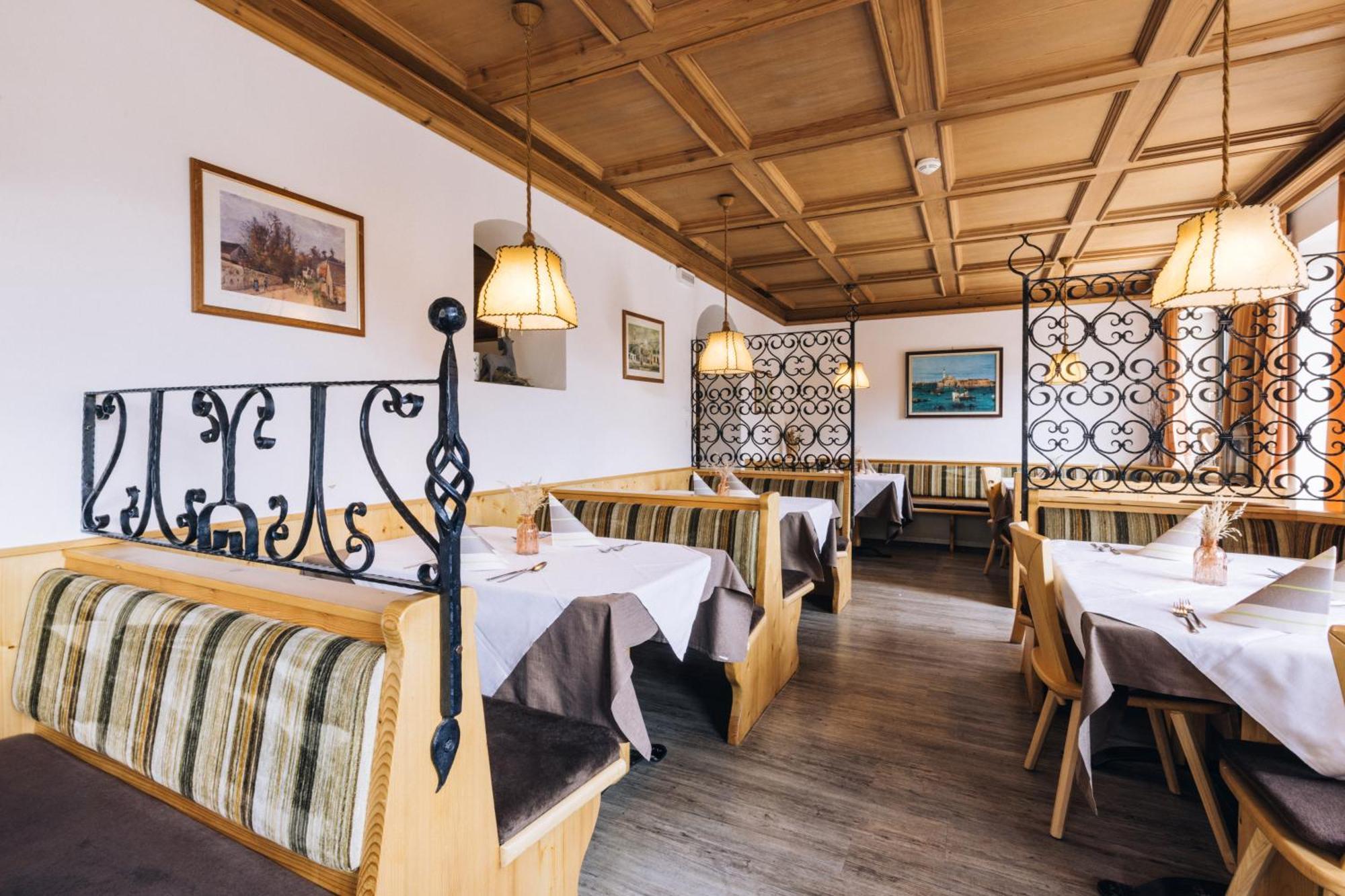 Hotel Schoenwies トローデナ エクステリア 写真