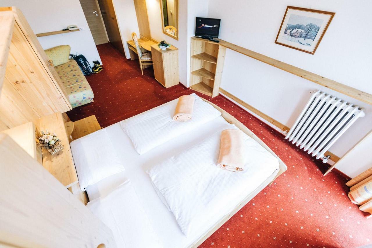 Hotel Schoenwies トローデナ エクステリア 写真